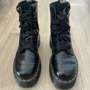 Dr. Martens women’s Molly Combat Boots worn once size 7